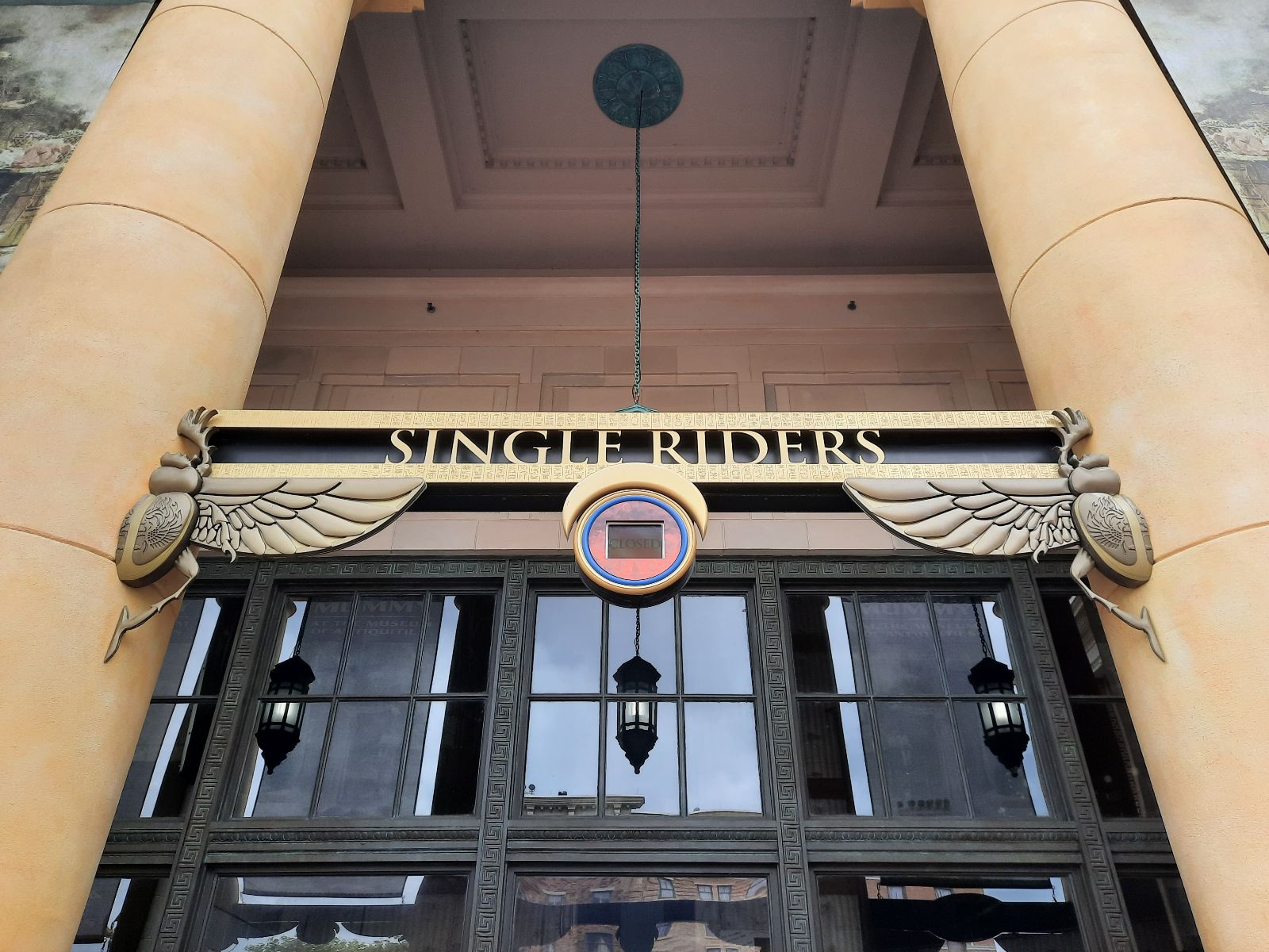 Image of the entrance to the single rider lane at The Mummy, Universal Studios, Orlando, Florida